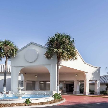 Days Inn By Wyndham St. Petersburg / Tampa Bay Area Pinellas Park Eksteriør billede