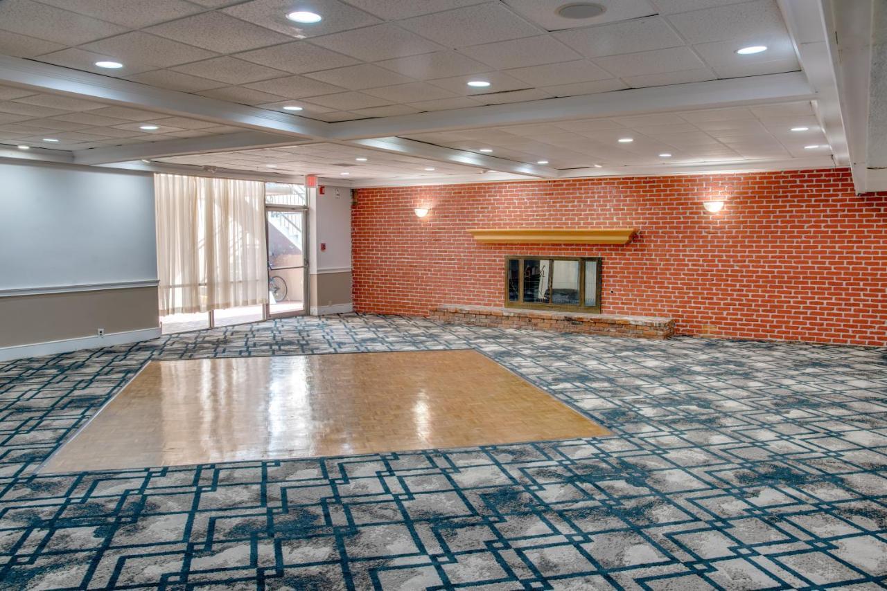 Days Inn By Wyndham St. Petersburg / Tampa Bay Area Pinellas Park Eksteriør billede