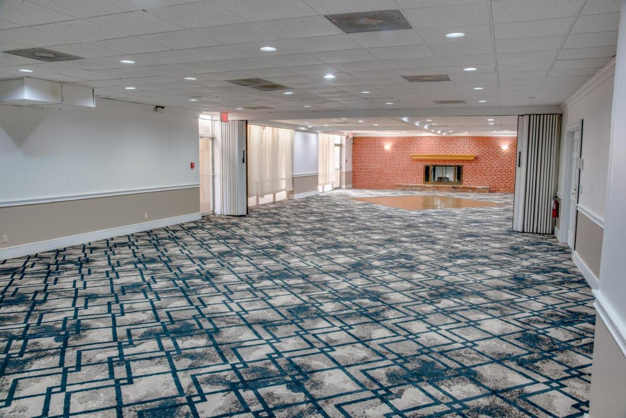 Days Inn By Wyndham St. Petersburg / Tampa Bay Area Pinellas Park Eksteriør billede