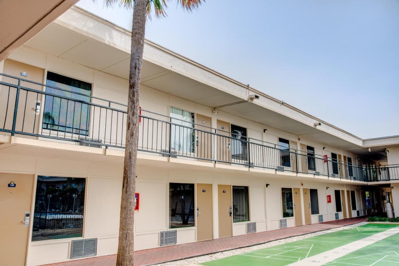 Days Inn By Wyndham St. Petersburg / Tampa Bay Area Pinellas Park Eksteriør billede