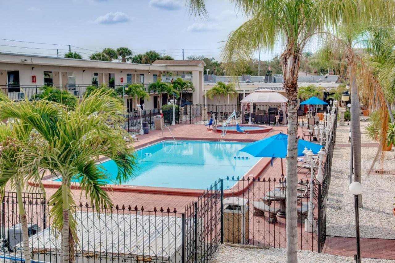 Days Inn By Wyndham St. Petersburg / Tampa Bay Area Pinellas Park Eksteriør billede