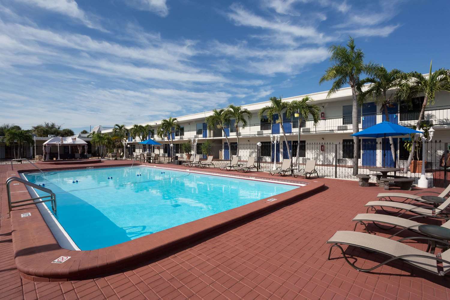 Days Inn By Wyndham St. Petersburg / Tampa Bay Area Pinellas Park Eksteriør billede