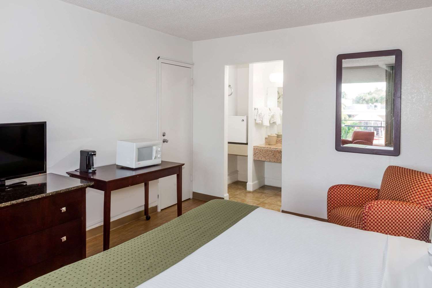 Days Inn By Wyndham St. Petersburg / Tampa Bay Area Pinellas Park Eksteriør billede